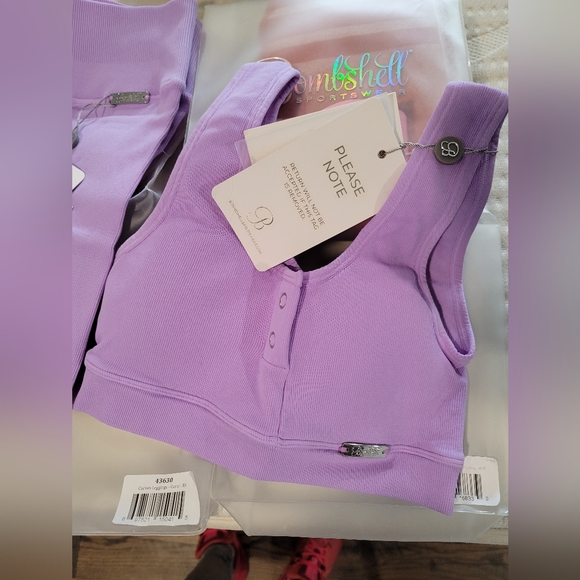 Bombshell Sportwear .. inspired seamless lavander set - Picture 4 of 4